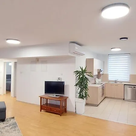 Apartament City Flats 2 Bedroom *